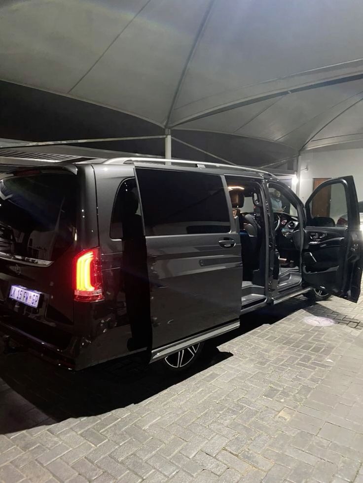 Mercedes V-Class Night Service